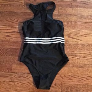 Bathing suit- new without tags -never worn 👙